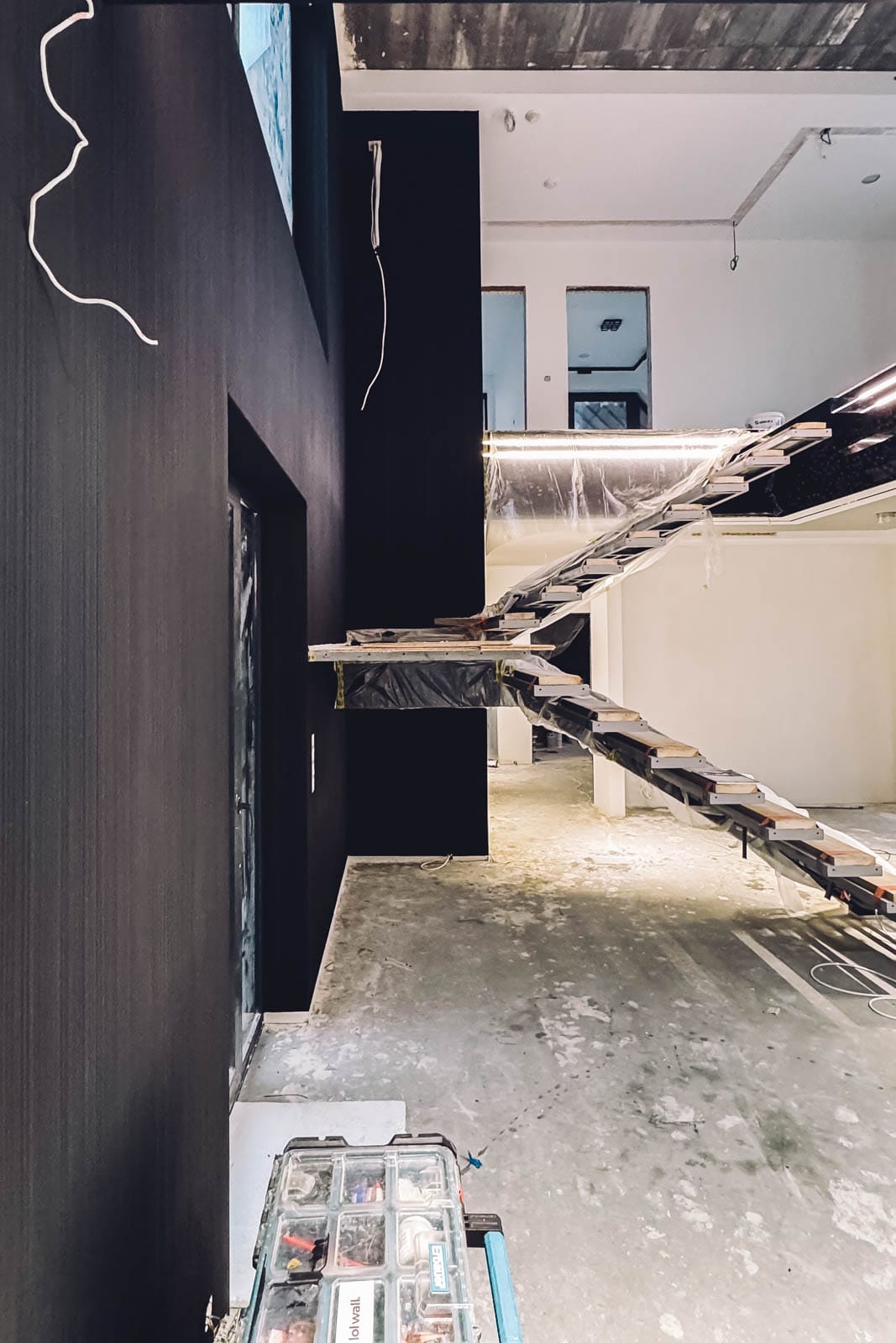 Montaż tapety Vinylpex Harry - IMG 0035 2 1