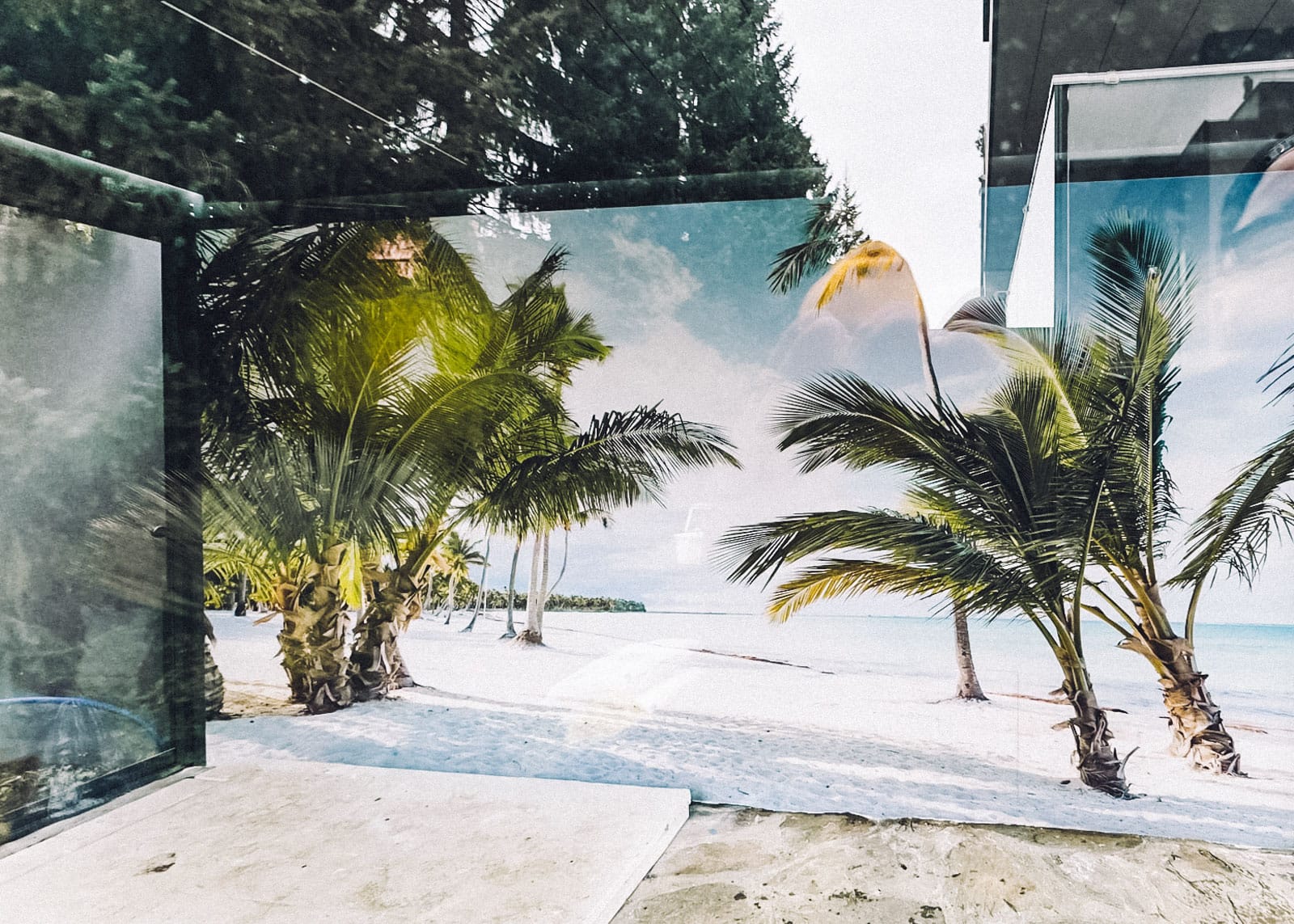 Montaż tapet w strefach mokrych – system WET z żywicą - IMG 0345