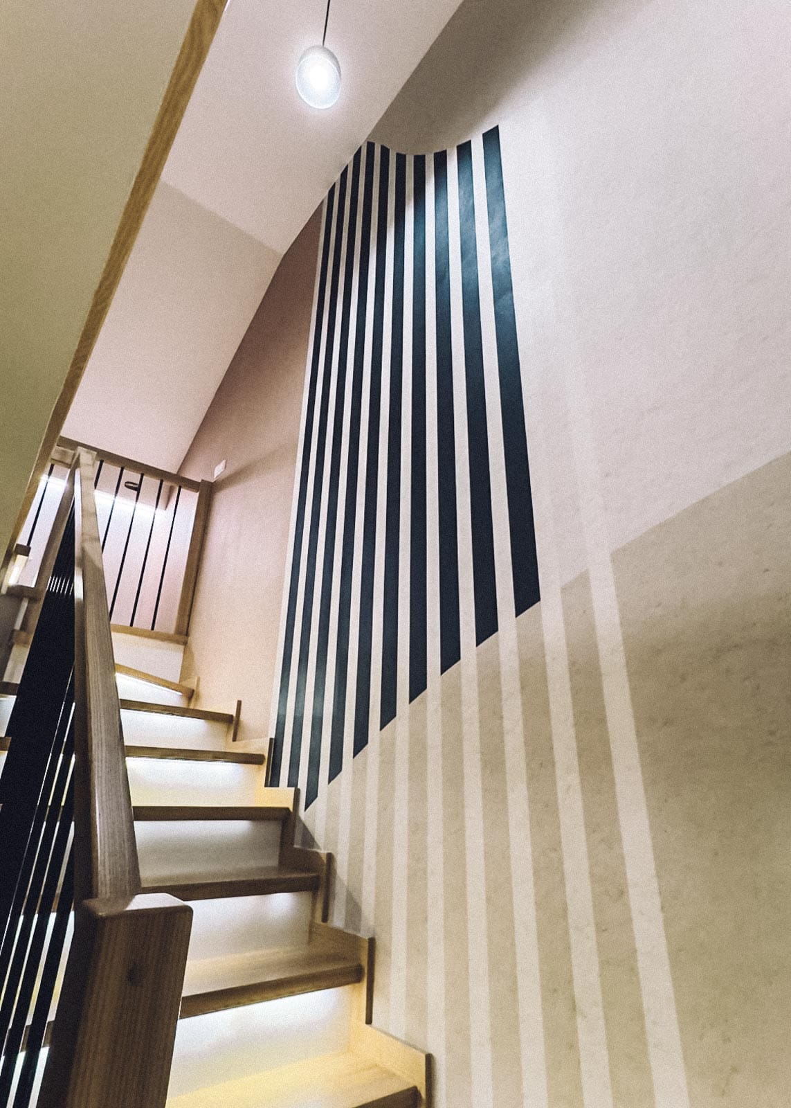 Montaż tapet na klatkach schodowych - IMG 0392 1