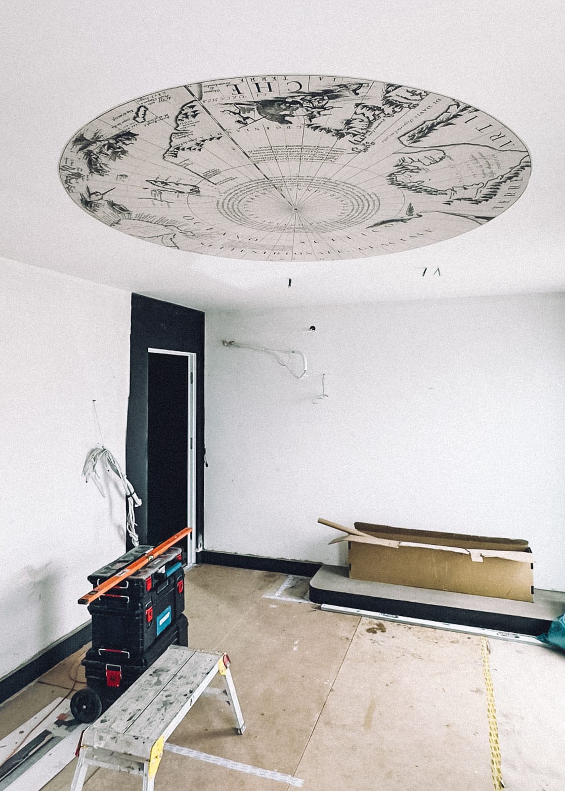 Tapetowanie sufitów Kraków – precyzyjny montaż tapet - IMG 3390