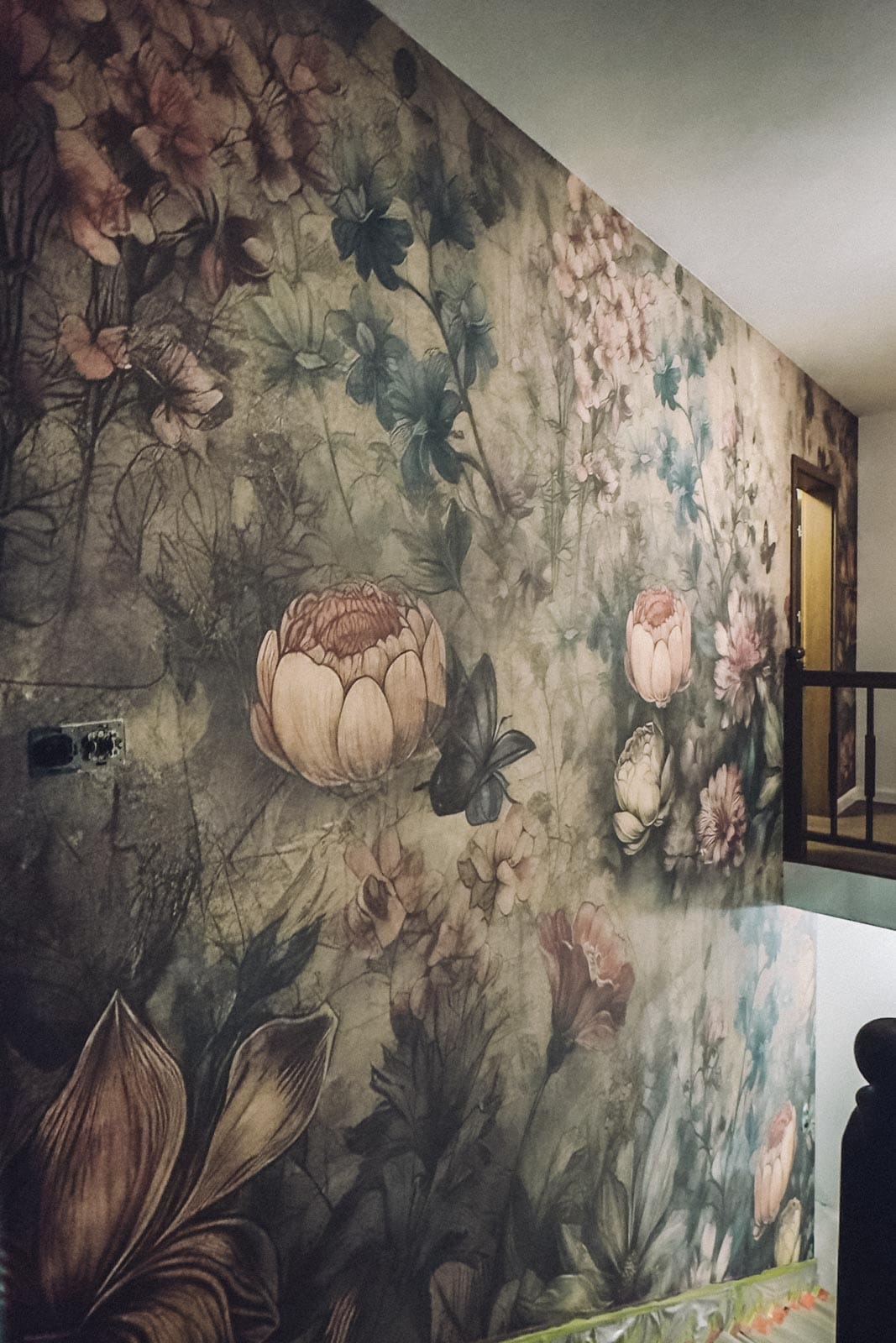 Montaż tapet na klatkach schodowych - IMG 3897