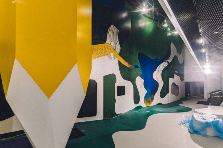 Tapety laminowane – Centrum Bajki OKO - PXL 20240411 173723032.RAW 01.COVER