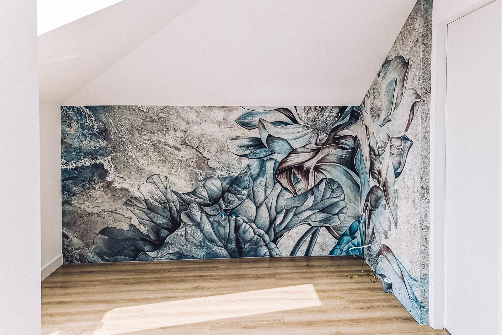 Montaż tapet w strefach mokrych – system WET z żywicą - PXL 20240422 101444691.RAW 01.MP .COVER 1